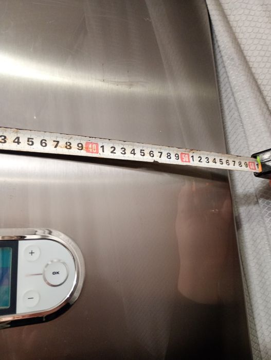 Хладилник с една малка забележка която не пречи ,взимане от място