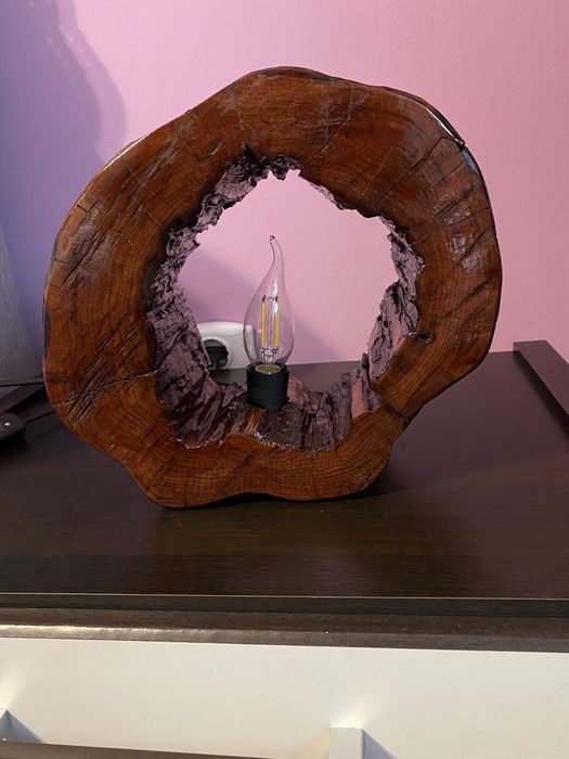 Lampa din lemn lucrata manual