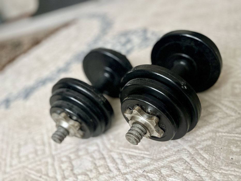 Гантели 20 кг общий вес ——- 10 по каждой