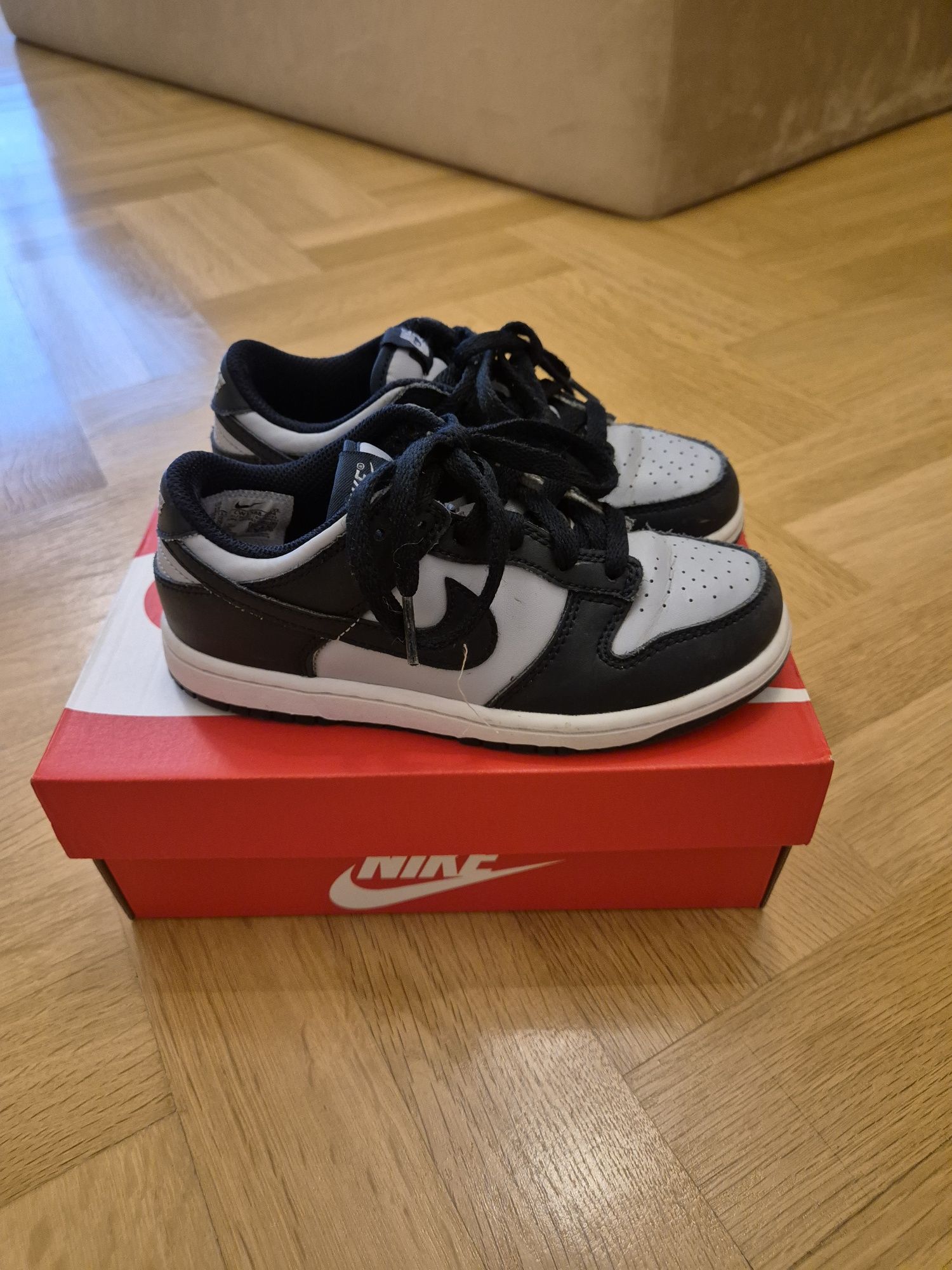 Детски обувки Nike Dunk Low.