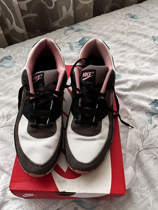 Nike Air Max 90 почти нови с дребна забележка