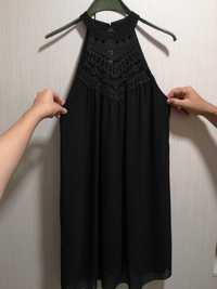 Черна къса рокля с бродерия