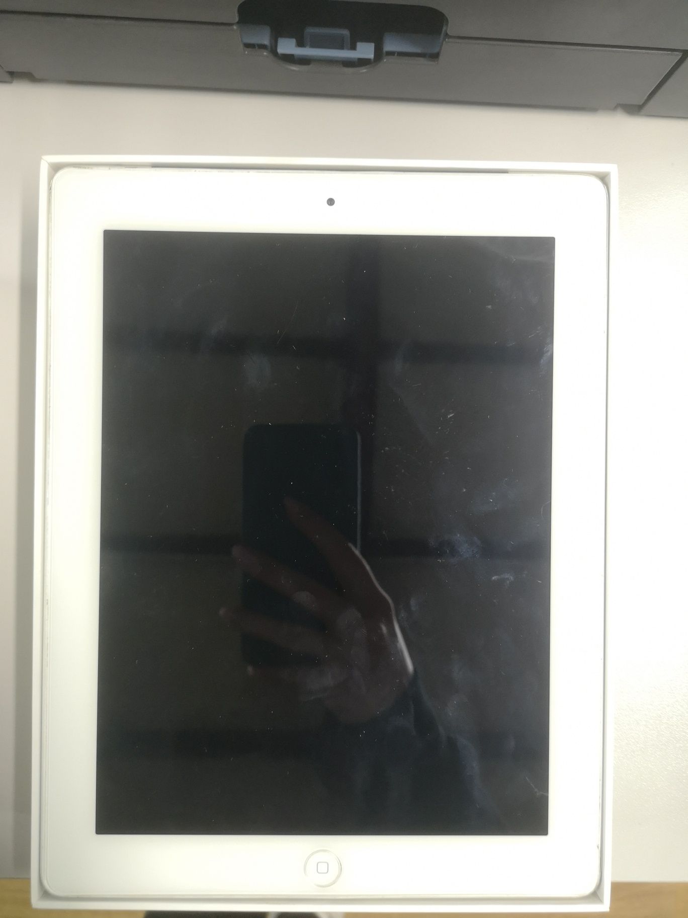 Продавам Apple IPad 2 White