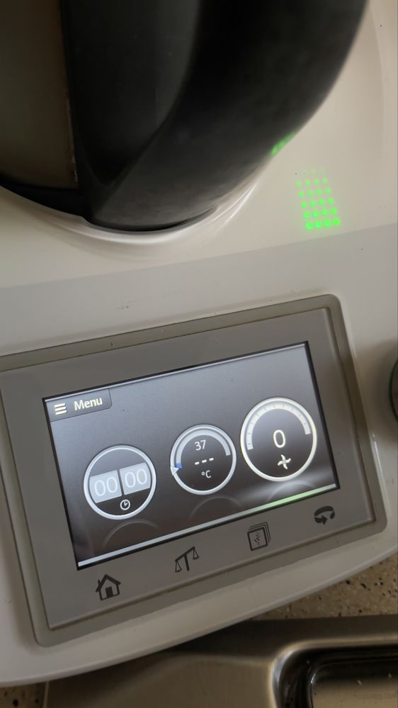 Vorwerk Thermomix TM5 – Funcționează perfect, set complet, preț bun