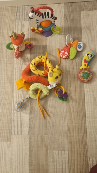 Jucarii Chicco pentru caruț