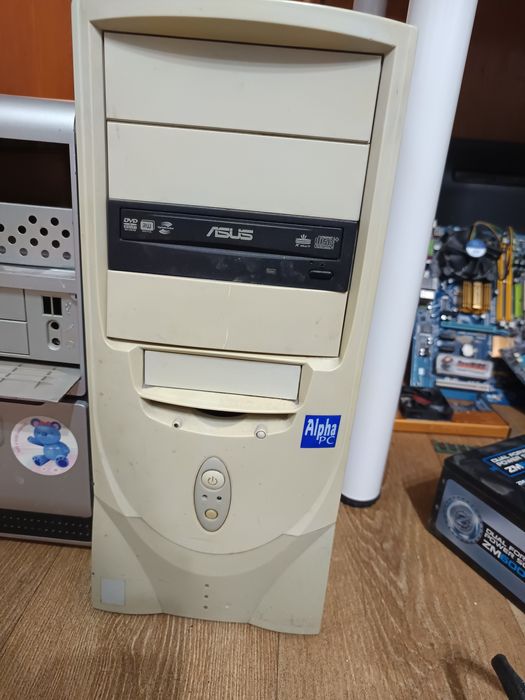 Carcasa pc retro vintage cu sursa si cd rom