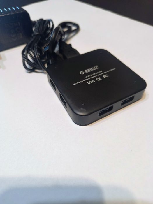 Hub ORICO smart cu 4 port USB 3.0 suport BC 1.2 charger.