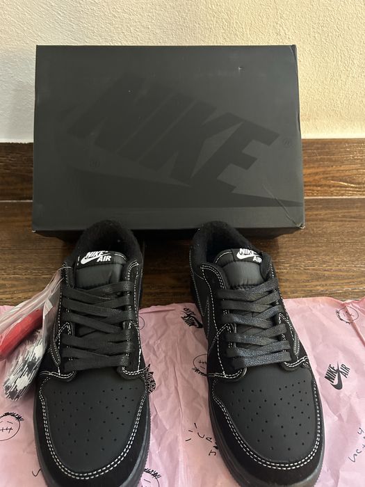 Jordan 1 low X Travis Scott