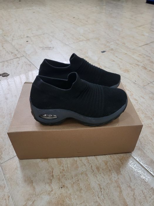 Дамски спортни обувки