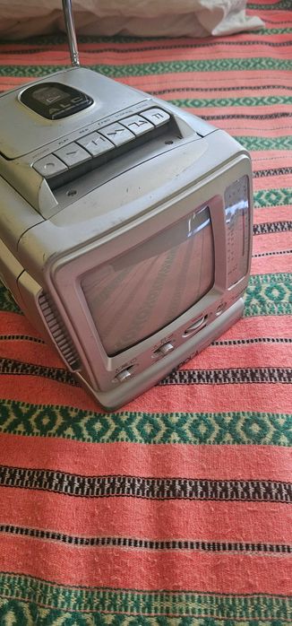 mini televizor vintage cu casetofon si radio