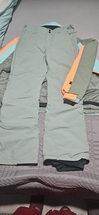 Costum de schi O'Neill pt.fete 12/13 ani (152 cm)