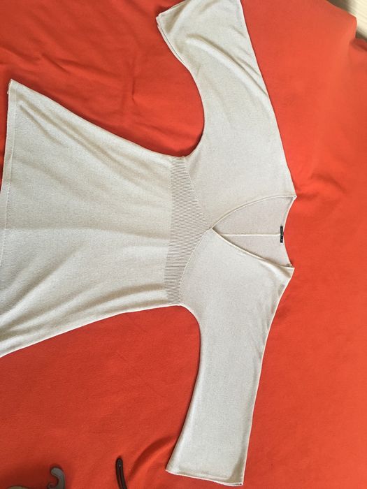 bluza tricotata crem cu maneca larga