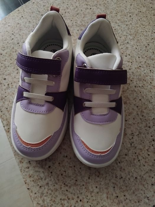 Нови детски маратонки номер 28