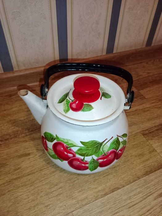 Продам чайник на 3 л в хорошем состоянии