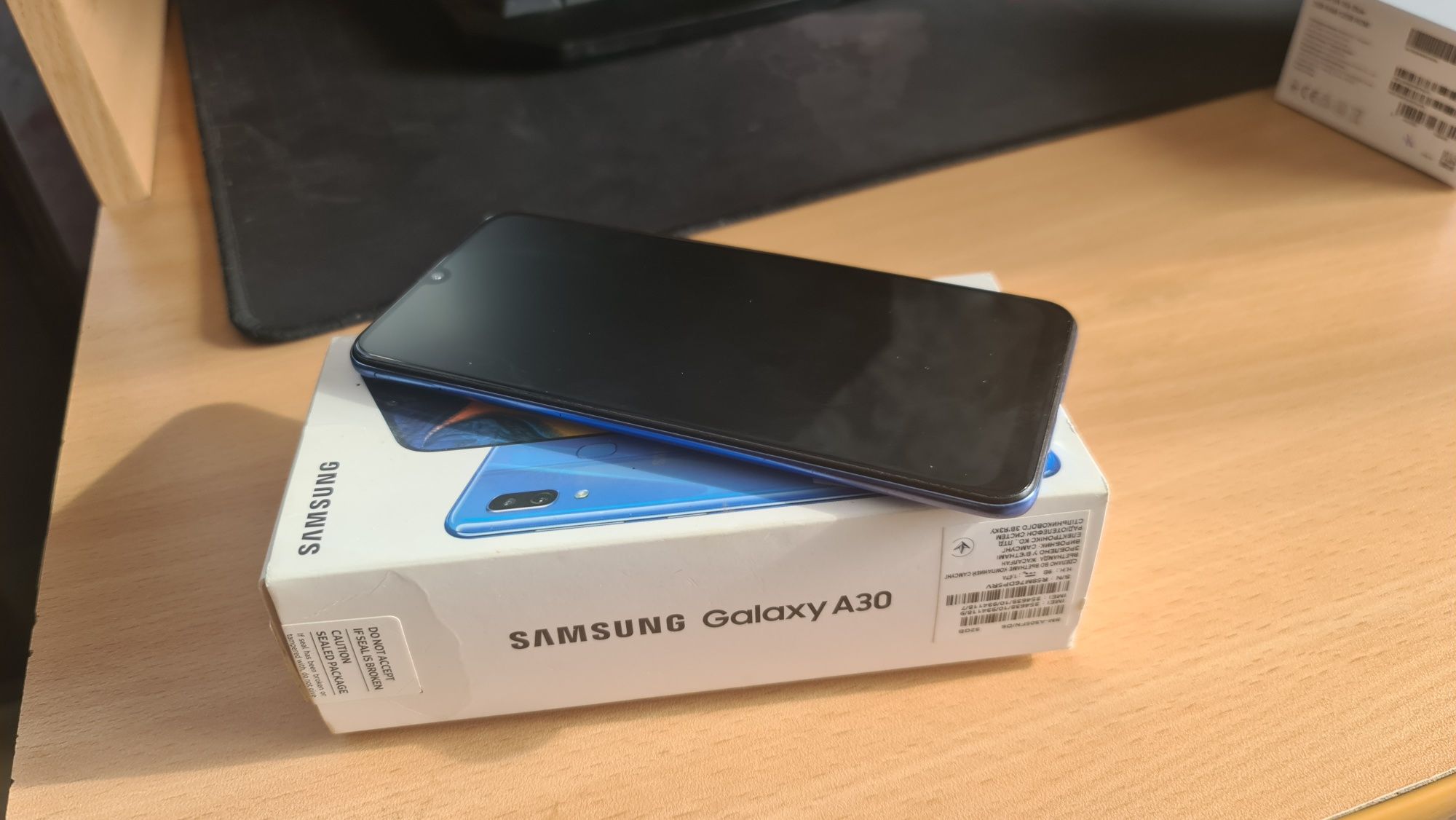 Samsung  Galaxy A30