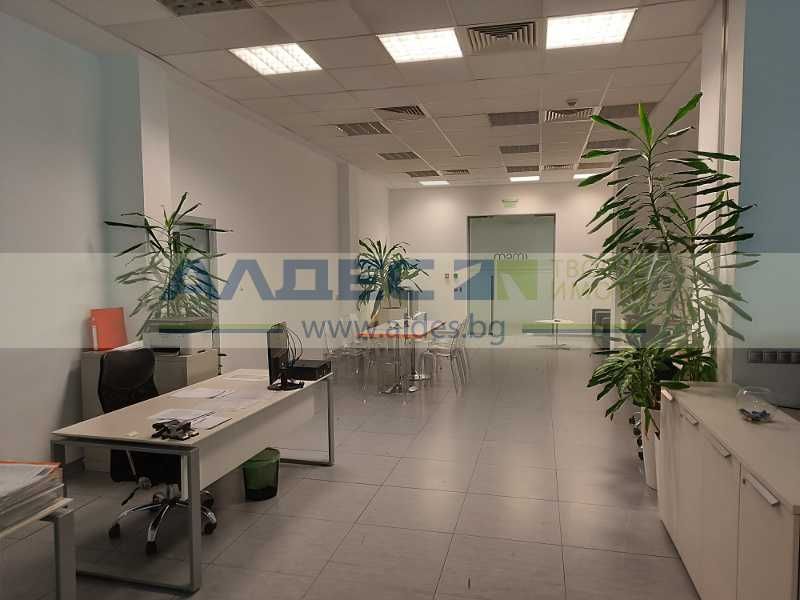 Отдава се под наем луксозен офис в Младост 4 до спирка на метро!