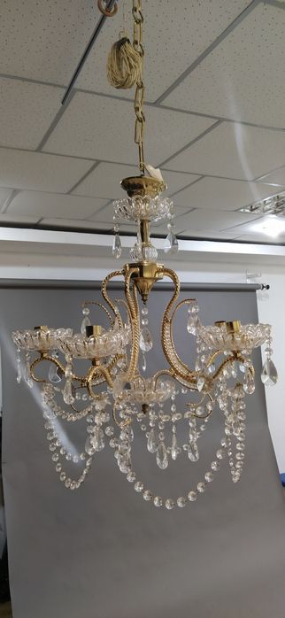 Люстра пятирожковая.