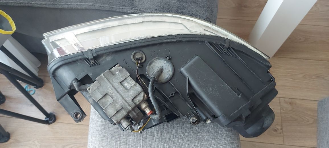 Ляв xenon hella фар за пасат 5.5