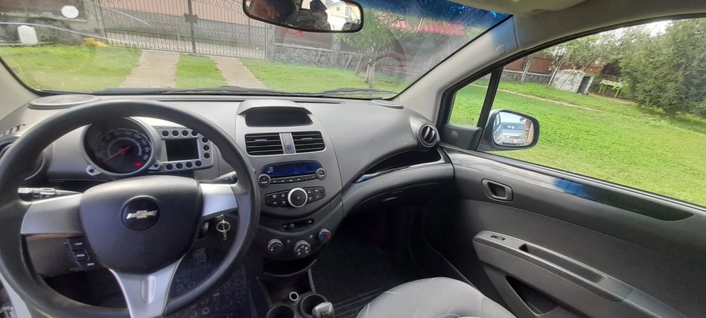 Vând Chevrolet Spark