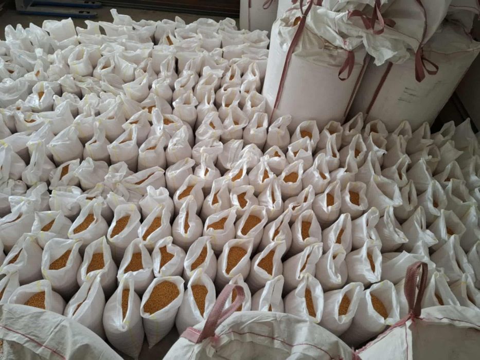 Porumb  1,2lei/kg vărsat
                 1,3lei/kg însăcuit
Saci de 2