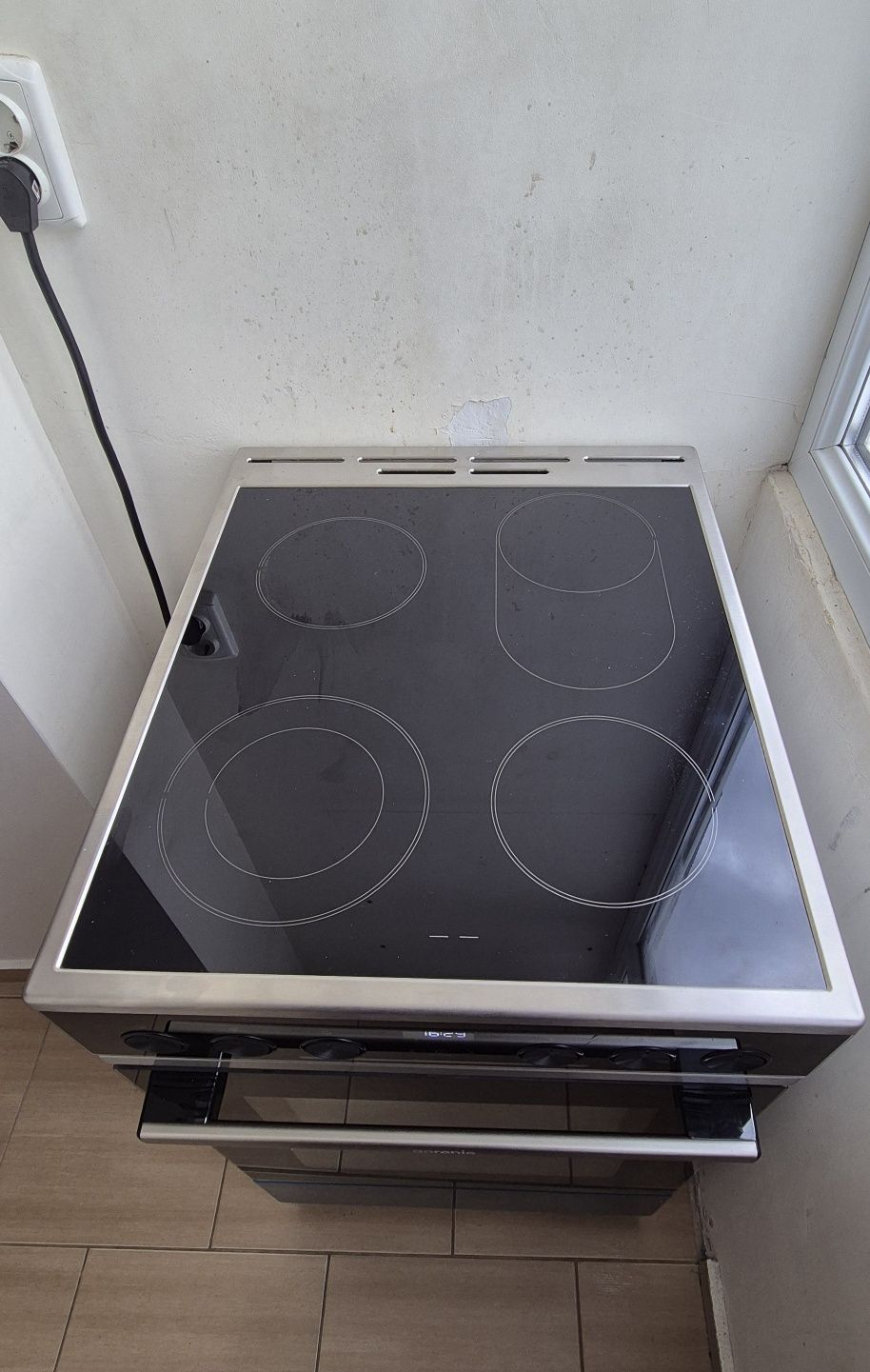 Готварска печка с керамичен плот Gorenje