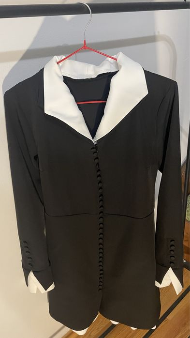 Платье классическое со снимаемыми воротником и рукавами