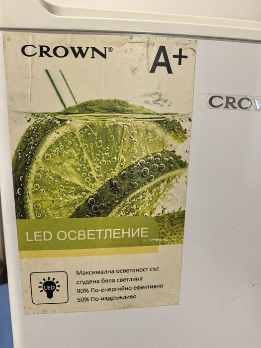 Малък хладилник Crown.Висок енергиен клас А+.Малко употребяван.