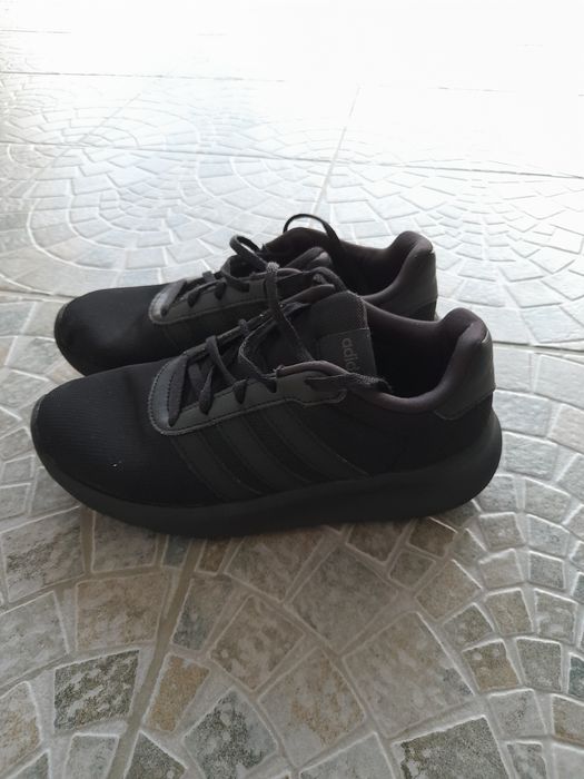 Adidasi brand Adidas