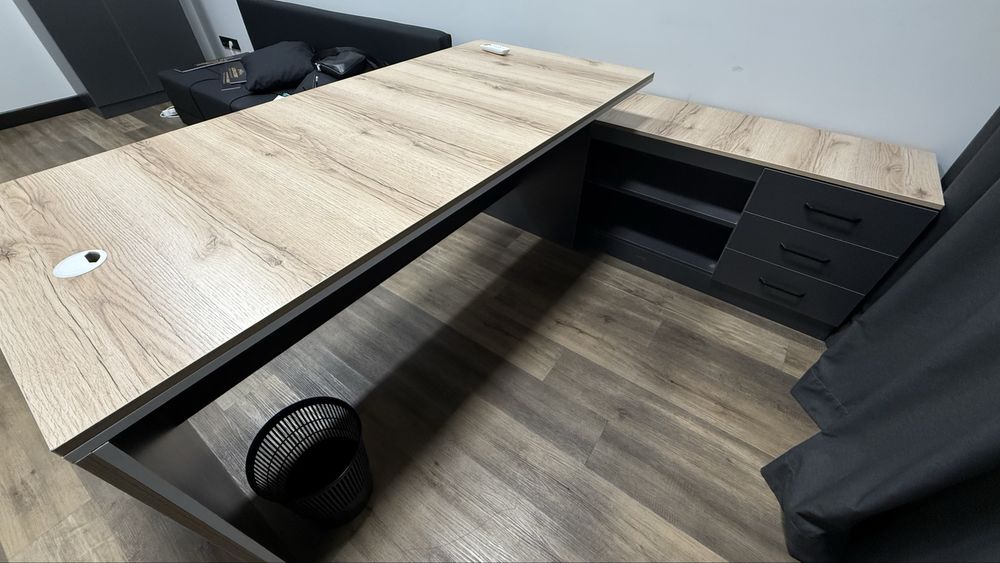 Шкаф и стол руководителя