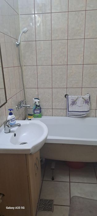 Închiriez apartament cu doua camere