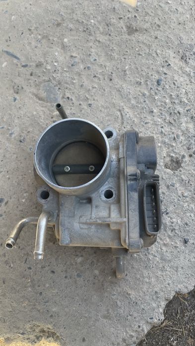 Продам дросленую заслонку на камри 30 35