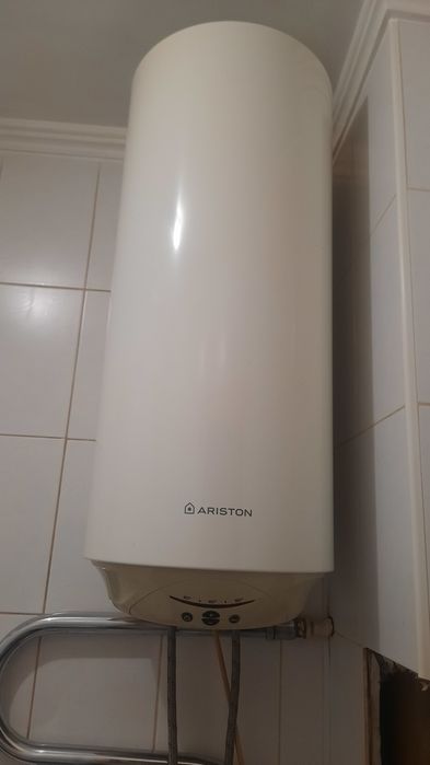 Водонагреватель Ariston, 100 л.