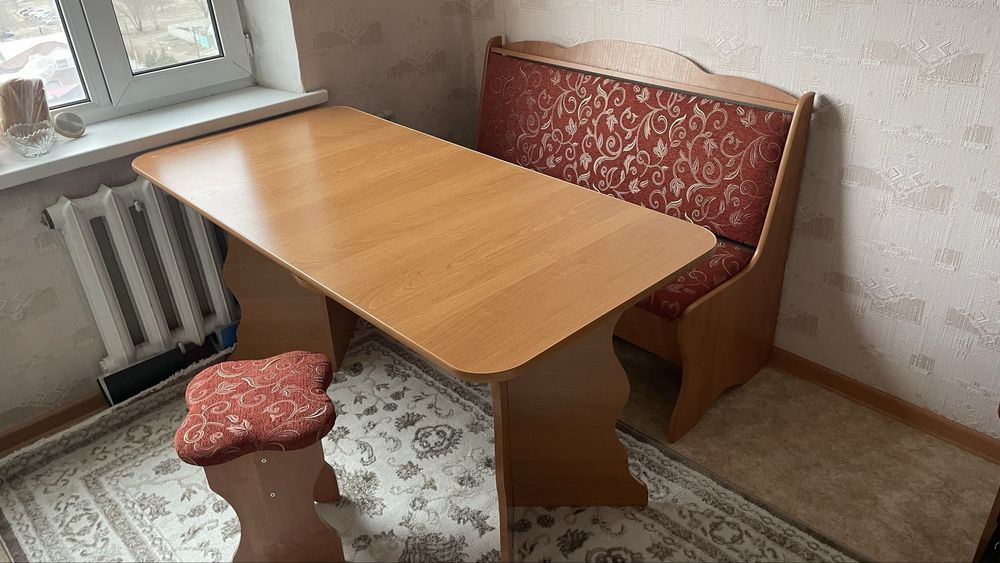 СТОЛ,2 кресло ,2 стулья