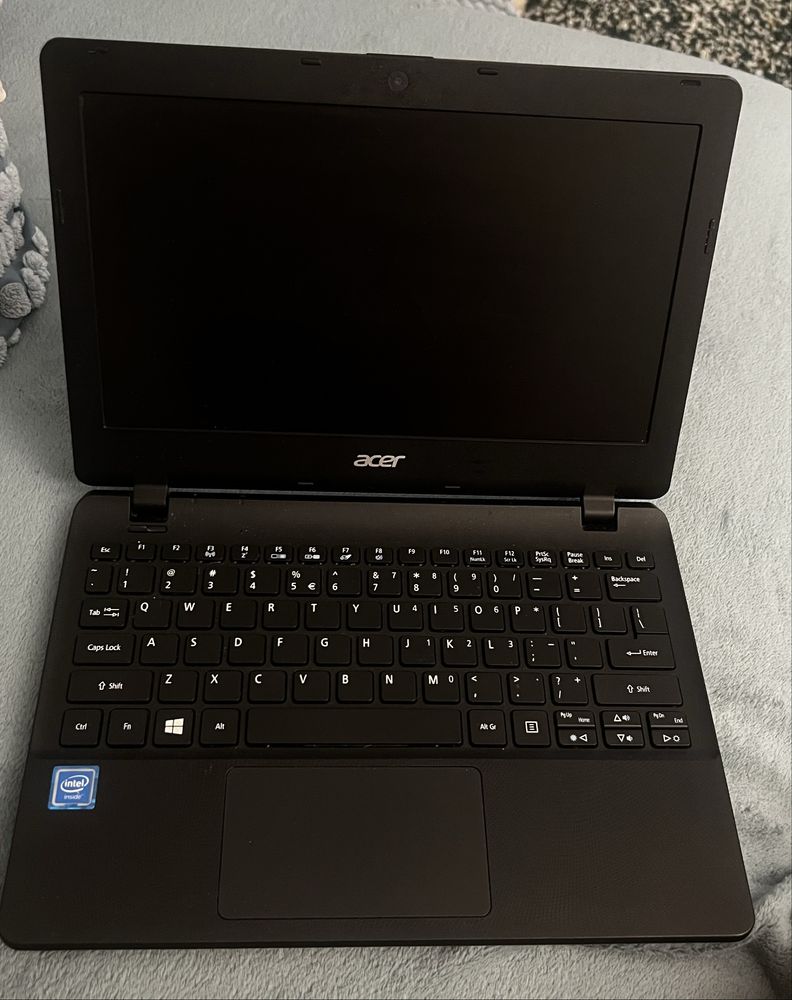 малък лаптоп acer aspire est 131