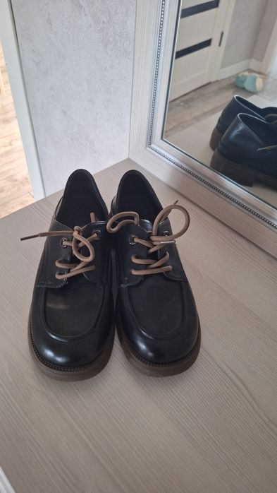 Продам обувь размер 39-40