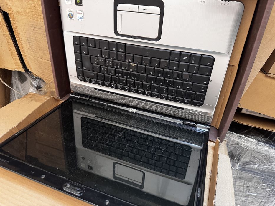 Lot echipamente IT + electronice (monitoare, PC, camere, telefoane)