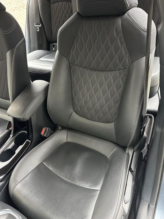 De vanzare Toyota Corolla hybrid in garantie propietar ca si nouă!