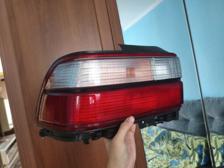 Задние фары Toyota Corolla AE100