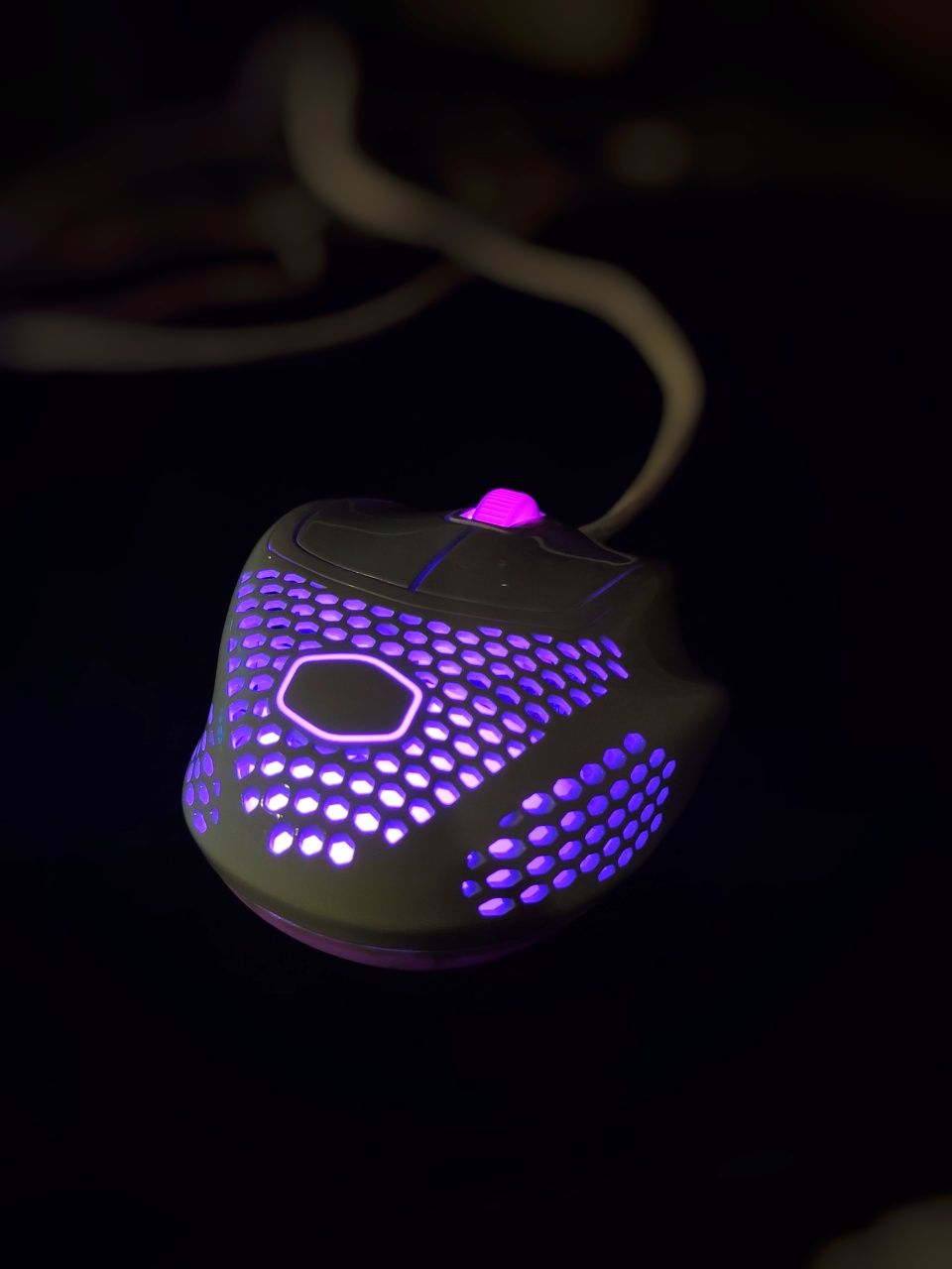 Геймърска мишка CoolerMaster MM720 RGB ултра лека 50гр