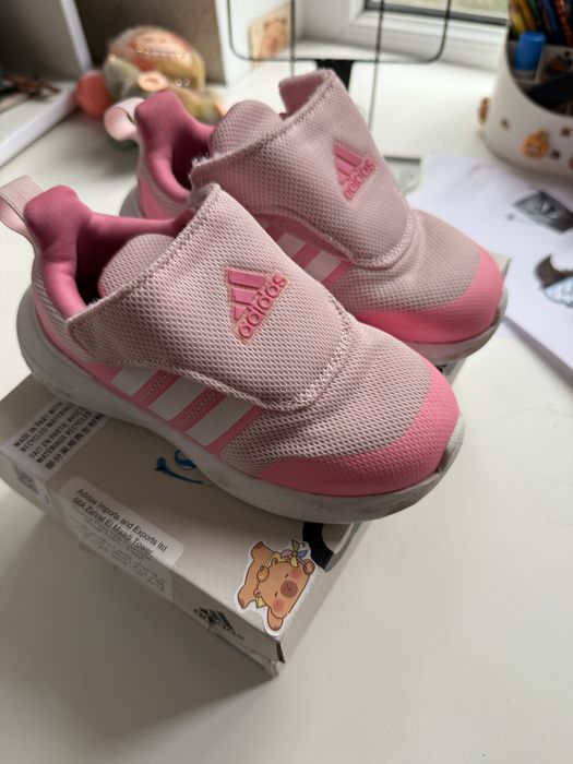 Продам кроссовки adidas