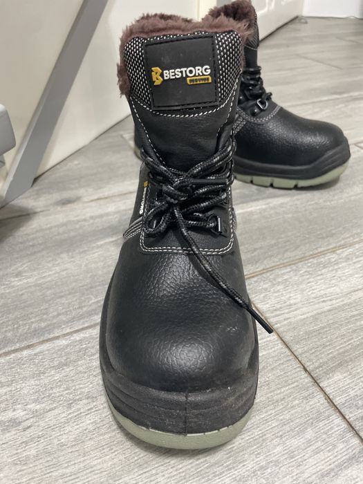 Продам Ботинки зимнии