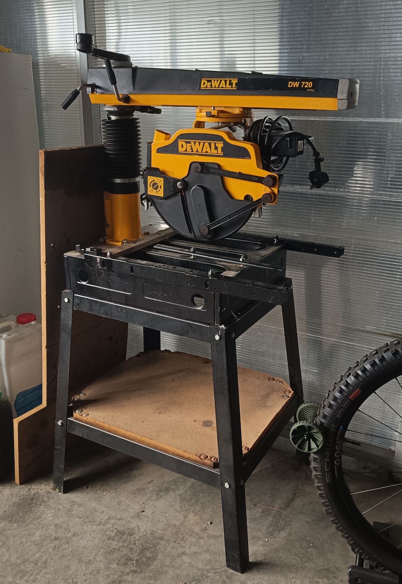 Машина Dewalt DW 720