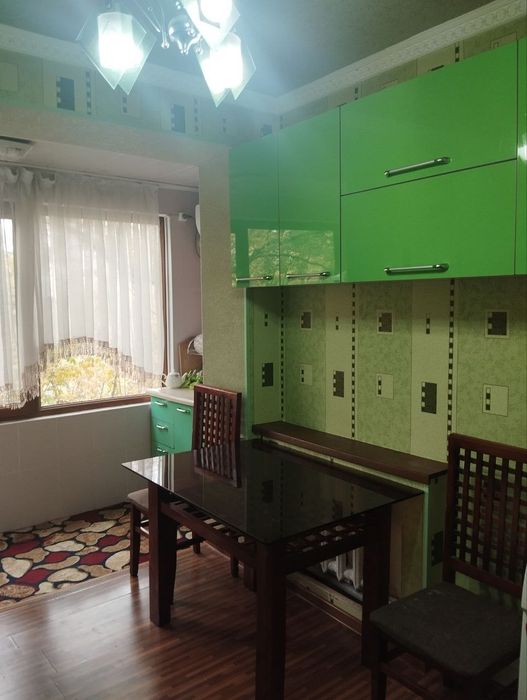 Двухкомнатная квартира в центре дёшево сдаю