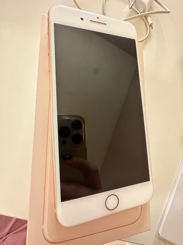 В отлично състояние! iPhone 8 plus, 64GB, rose gold,