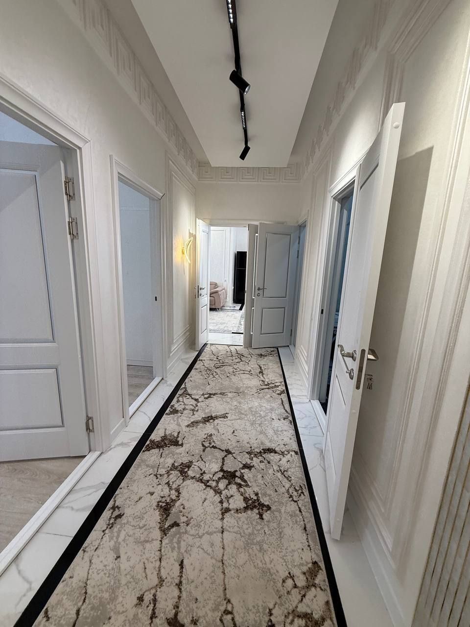 3-xonali 7-qavatda 86m² kvartira sotiladi.
9-qavatli Liftli dom.
Narx: