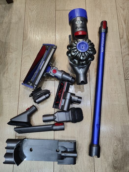 Dyson V7 комплект + усиленный аккумулятор. Запчасти и аккумуляторы