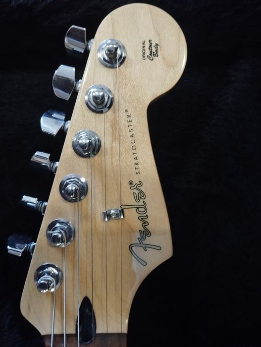 Продаю электрогитару Fender