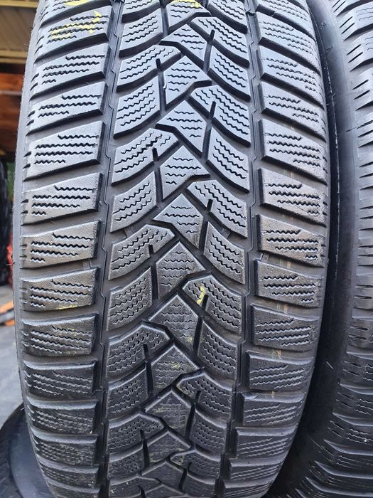 Vand anvelope de iarna 205 60 16 Dunlop Sport foarte bune