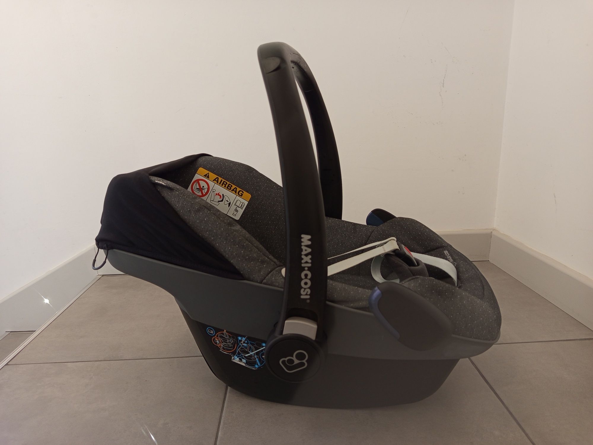Столче- кош за кола и детска количка  Maxi cosi