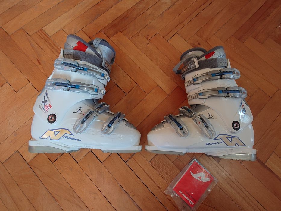 Дамски ски обувки Nordica Easy Move XE